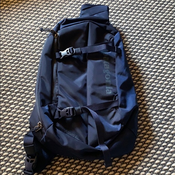 Patagonia Handbags - Patagonia Atom 8L sling backpack